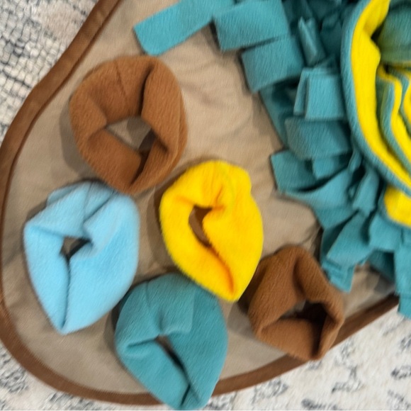 Shy Coyote Pets Teal and Yellow Treat Find Dog Toy Mat - Picture 4 of 8